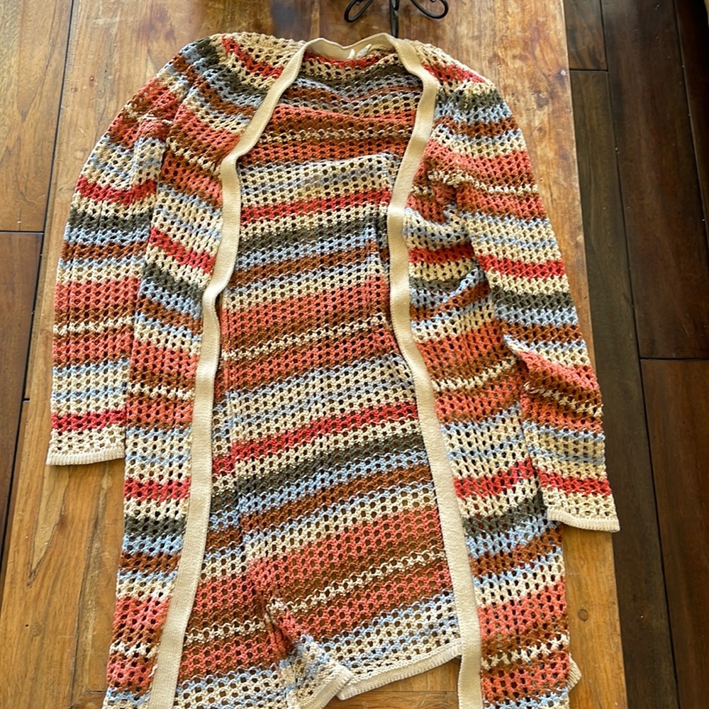Tillys xs colorful king sweater